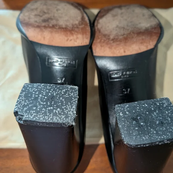 Louis Vuitton Black Leather Charmed Cube Vintage Pumps. SZ 6.5. - Picture 9 of 10